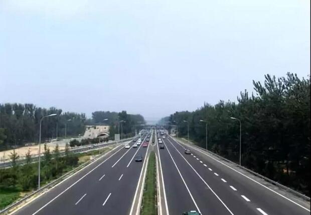 中止性踩油门的操作，，，，能让我们在行驶时省油吗？？？？